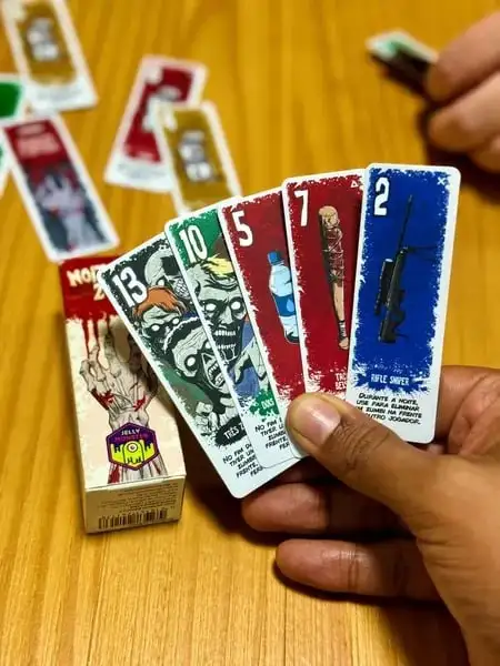 Noite Zumbi: Карточная Игра о Зомби-Выживании
